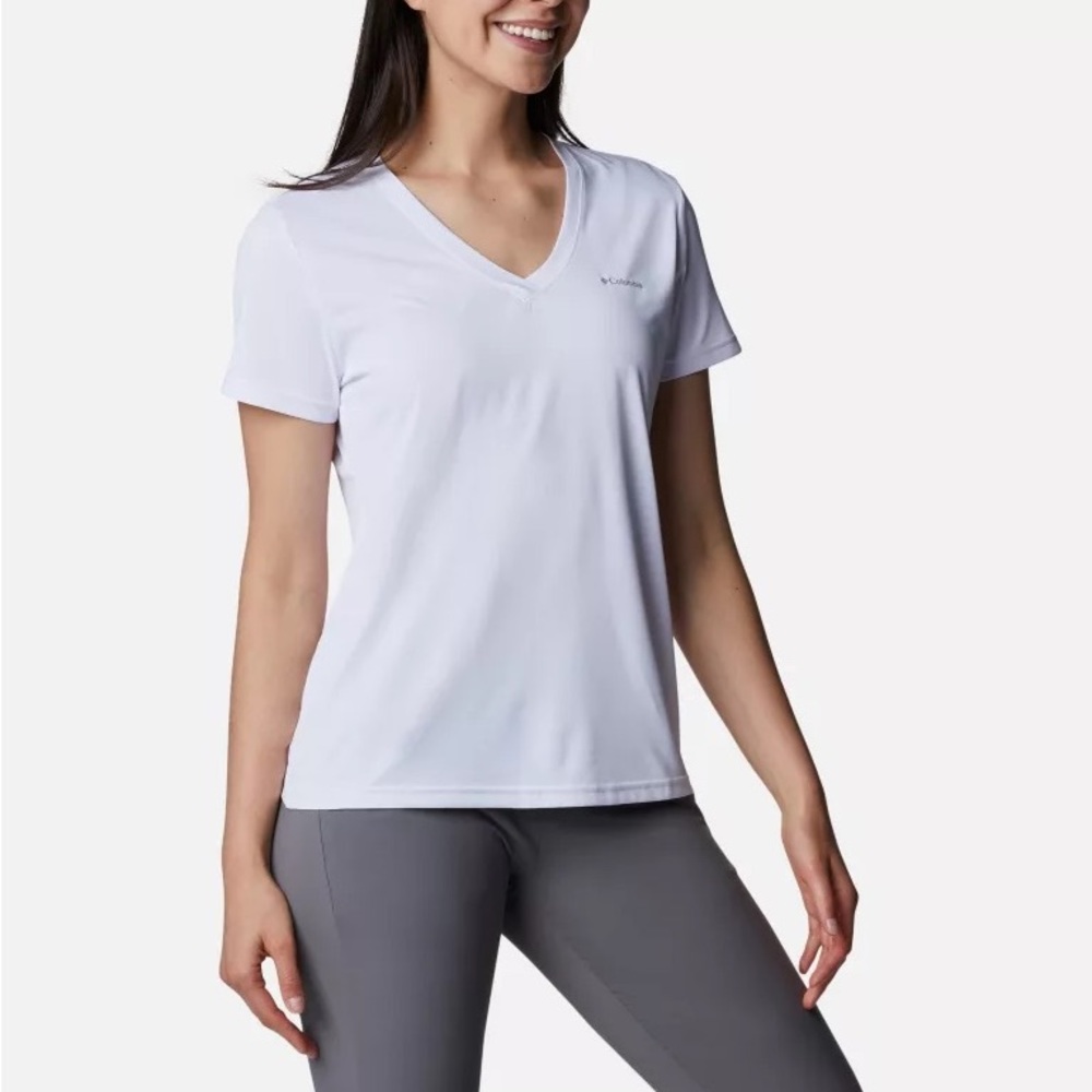 Nwot Women's Columbia Hike™ Short Sleeve V-Neck Shirt